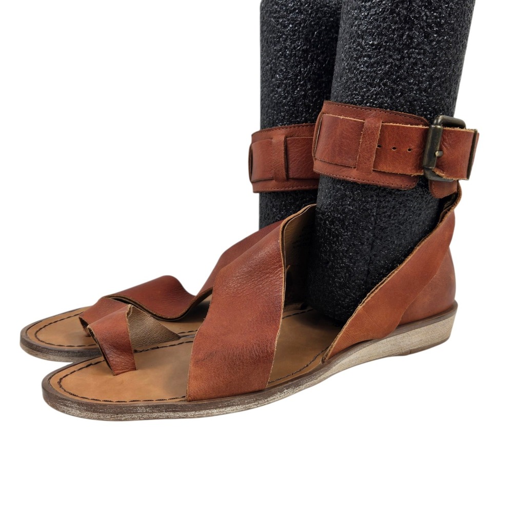 Free People Vale Boot Sandal Mahogany Leather Gladiator Toe Wrap Size 8.5 / 38.5